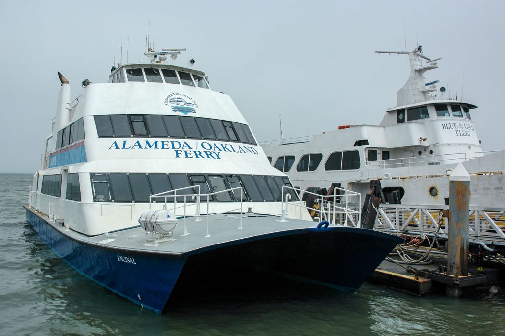 Die Fähre an der Pier